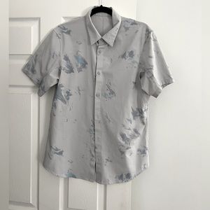Lululemon Airing Easy button up short sleeve shirt with blue/grey pattern